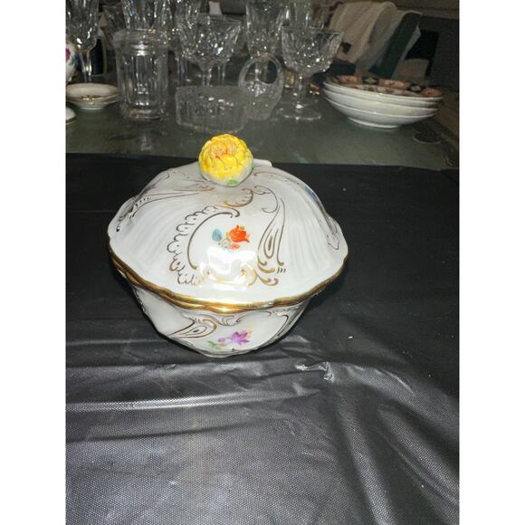 ESTATE SALE- 19TH CENTURY ANTIQUE MEISSEN CACHE POT SUGAR BOWL WITH LID FLORAL - Picture 6 of 6